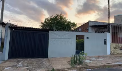 Casa com terreno amplo - Jardim Petrópolis
