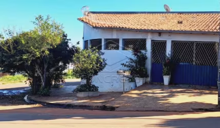 Casa com 02 dormitórios - Parque Giansante