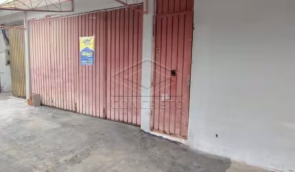 02 residências com 02 dormitórios + Salão com banheiro
