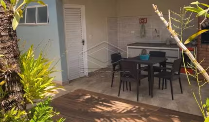 Ótima casa com paisagem e pomar!