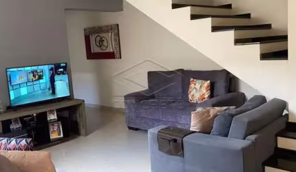 CASA NO SANTA EDWIRGES, assobrada com ótima localização!
