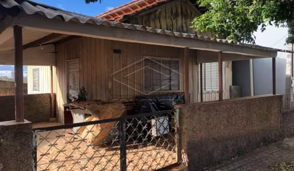 Casa e galpão para demolição