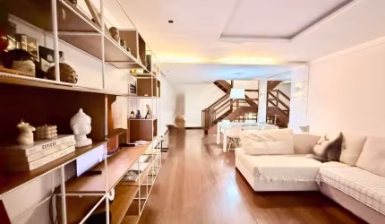 Casa Triplex em Condomínio no Jardim Oceânico | Conforto e Exclusividade na Barra da Tijuca