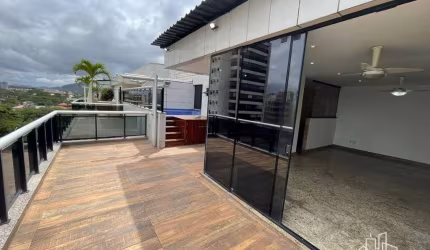 Quatro Paredes vende - Barra da Tijuca no condomínio  Waterways - Excelente cobertura duplex 3 qts sendo 1 suíte com closed, 225m2, dependência de emp