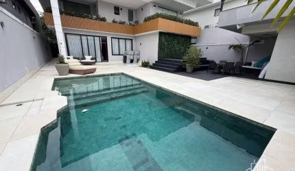 Quatro Paredes vende - Residência Exclusiva à Venda – Condomínio Quintas do Rio | Barra da Tijuca