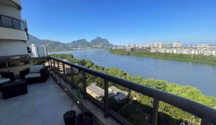 Quatro Paredes vende - exuberante e maravilhoso duplex  no melhor condomínio da Península - Bernini - apto duplex maravilhoso todo reformado, com 270