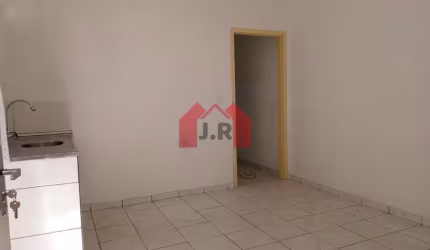 Casa com 2 quartos para alugar no Jardim Itapeva, Mauá  por R$ 900
