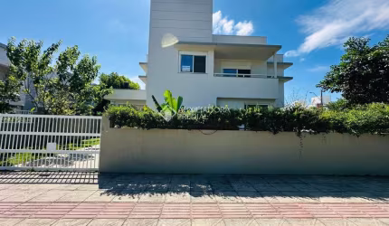 Casa com 3 quartos à venda na Avenida Cidade de Córdoba, 173, Barra da Lagoa, Florianópolis, 120 m2 por R$ 2.200.000
