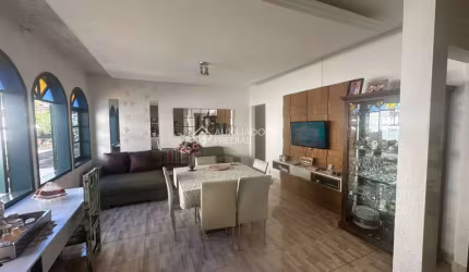 Casa com 4 quartos à venda na Rua Dário Nicodemos de Oliveira, 37, Centro, Palhoça, 261 m2 por R$ 1.300.000