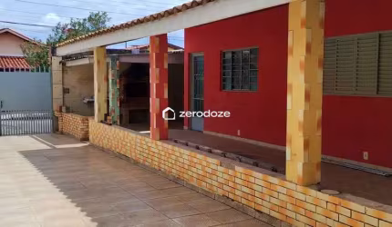 Sobrado amplo com piscina e ótima localização em Tremembé.