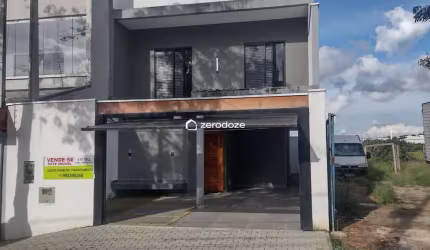 Casa 172m² (140m² terr.), 3qt (1 suíte), garagem 2-3 carros, área livre.