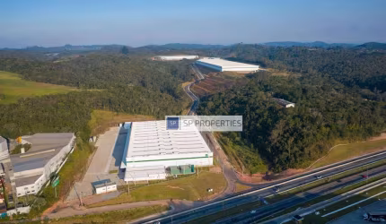 Galpão para alugar na Rod. Régis Bitencourt em Itapecerica da Serra/SP