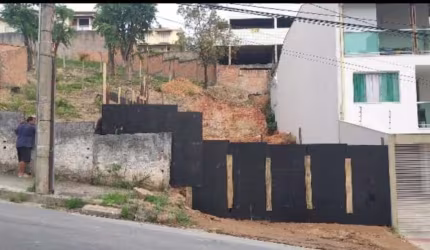 Terreno à venda no Heliópolis, Belo Horizonte  por R$ 350.000