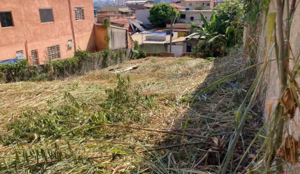 Terreno à venda no Heliópolis, Belo Horizonte  por R$ 459.000