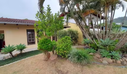 CASA no BOM RETIRO com 3 quartos para VENDA, 161 m²
