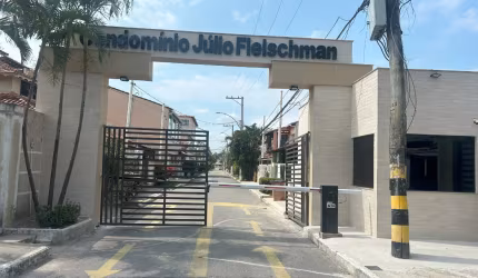 Casa Ampla Condomínio Júlio Fleischman - Estrada Iaraquã