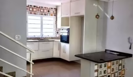 Lindo sobrado em condomínio fechado!