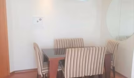 Apartamento com sacada Vila Gumercindo.