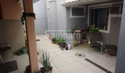 Casa duplex de 3 quartos no condomínio Julio Fleischman