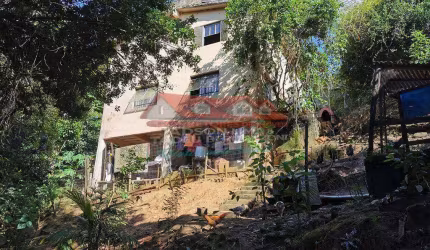 Imóvel com ótimo potencial em Ilhabela, sete dormitórios sendo três suítes.