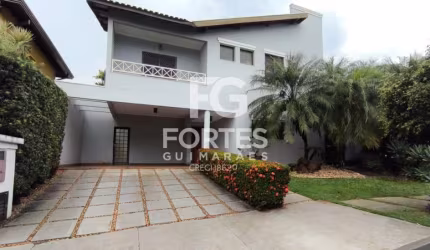 Casa Sobrado 295m² com 5 quartos sendo 2 suítes (1 máster), 4 com armários sendo 1 closet e 3 com ares condicionados; no condomínio Santa Helena;