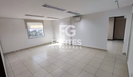 Maravilhoso Conjunto Comercial Andar Alto Face Sombra Sala dupla 135m² AU com espaço para recepção, ares condicionados, forro, luminárias