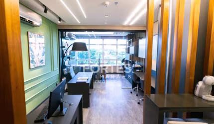 Sala condomínio Neo Ribeirão com 36m², projetada e construída por arquiteto especializado em interiores e iluminação.