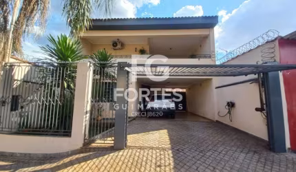 Casa/ Sobrado com 03 Quartos de 310 m² no Bairro Vila Maria Luiza !