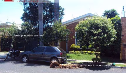 Casa com 4 Quartos de de 200m² no Bairro Jardim America!