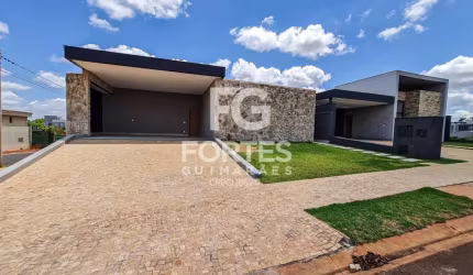 Casa Em Condomínio, 03 Quartos Sendo 03 Suítes, 437 m² de Terreno, Residencial Alto do Castelo