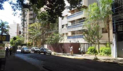Salão Comercial com 728 m² de área construída no Bairro do Centro!