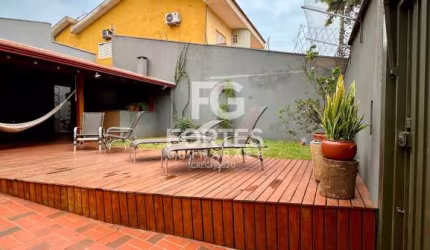 Casa térrea, 2 quartos/suítes/230 m²/Jd. Califórnia