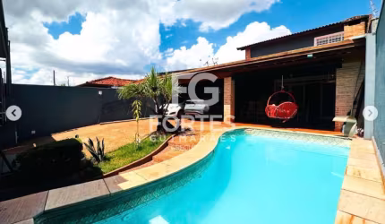 Casa Para Locação Comercial ou Residencial, 04 Quartos Sendo 02 Suítes, Varanda Gourmet com Piscina, 300 m², Jardim Califórnia