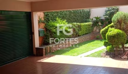 Casa 4 Quartos com 266 m² de área construída no Bairro Centro!