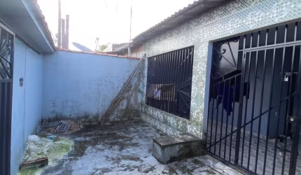 VENDO casa de 2 quartos no Icuí Guajará