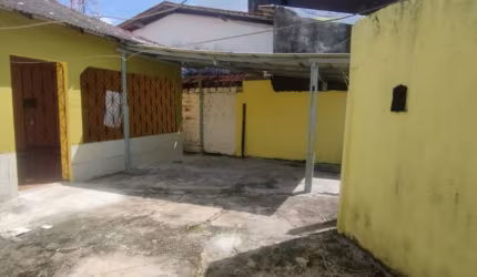 Alugo casa na Cidade nova, com pátio e quintal 1 quarto