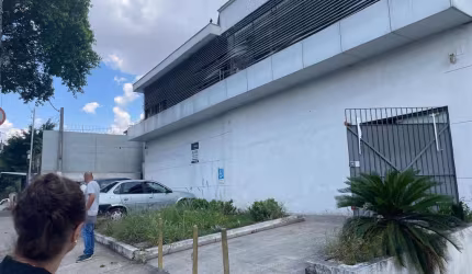 Galpão Comercial de Alto Padrão com 10 Salas e 26 Vagas de Garagem no Jabaquara, São Paulo-SP!