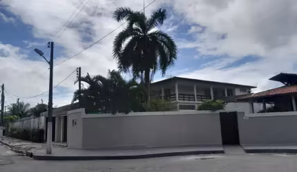 À VENDA: Casa no Condomínio Jardim do Horto II - 471m² de área construída e 828m² de área total.