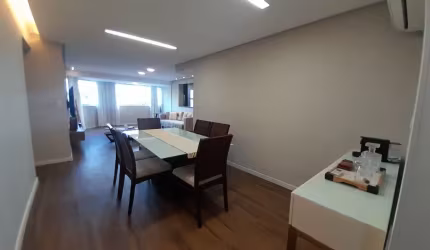 À Venda Apartamento Reformado e Mobiliado com Vista Mar na Ponta Verde – 145 m² | 4 Quartos |