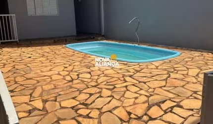 Casa completa com suíte e área gourmet com piscina