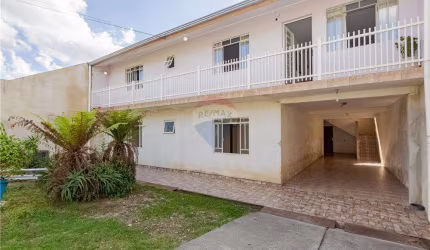 Oportunidade Imperdível! Sobrado Espaçoso com 2 Casas Independentes e Amplo Terreno em Almirante Tamandaré/PR - localizado na Rua Santo Antônio, 734,