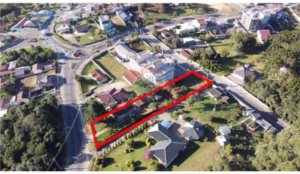 Terreno 1.823 m² no Centro de Quatro Barras com 2 entradas, sendo a principal na Av. Dom Pedro R$1.300.000,00