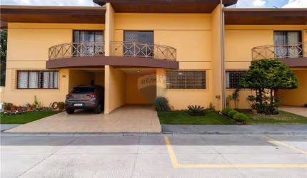 Sobrado à venda, com 3 quartos sendo 1 suíte, 2 vagas, 138m² - Bacacheri - Curitiba/PR