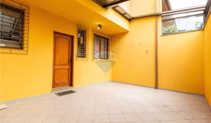 Sobrado à venda, com 3 quartos sendo 1 suíte, 2 vagas, 138m² - Bacacheri - Curitiba/PR