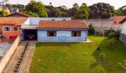 Casa  3 Quartos, 90m², com 2 vagas em um terreno de 665m² - Santa Cândida -Curitiba/Pr