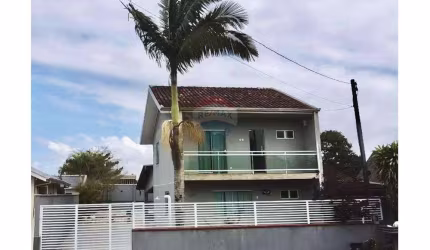 Sobrado em Itapoá 153m² com piscina e porteira fechada, 250 metros da Praia das Palmeiras – SC
