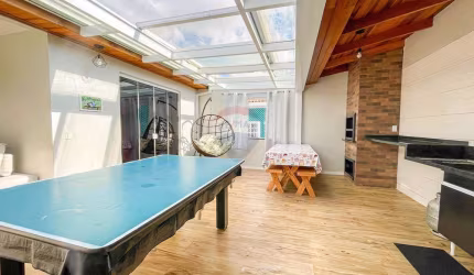 Sobrado de 3 quartos, sendo 1 suíte master, espaço gourmet com churrasqueira e 2 vagas, Bairro Alto - Curitiba