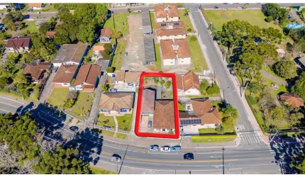 Sobrado para venda em Quatro Barras de 653.00m² com 6 Quartos e 3 Garagens