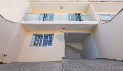Sobrado para venda em Cajuru de 143.00m² com 3 Quartos, 1 Suite e 2 Garagens
