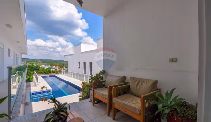 Casa à venda no Condominio Delle Stelle em Louveira / SP com 4 quartos.